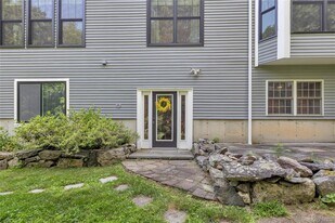 22 Lauro Ridge Ct in Mahopac, NY - Building Photo