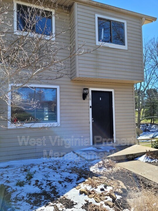 18 Cherrywood Terrace in Beaver, WV - Building Photo