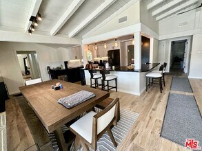 22428 Victory Blvd in Los Angeles, CA - Building Photo - Building Photo