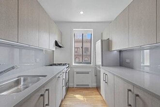 101 W 15th St in New York, NY - Building Photo - Building Photo