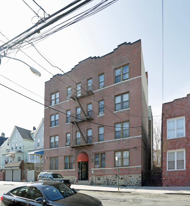 724 E 216th in Bronx, NY - Building Photo - Building Photo