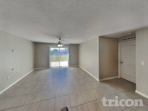 2871 Chalmer St in Deltona, FL - Foto de edificio - Building Photo