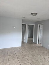 329 Phippen Waiters Rd in Dania Beach, FL - Building Photo - Building Photo