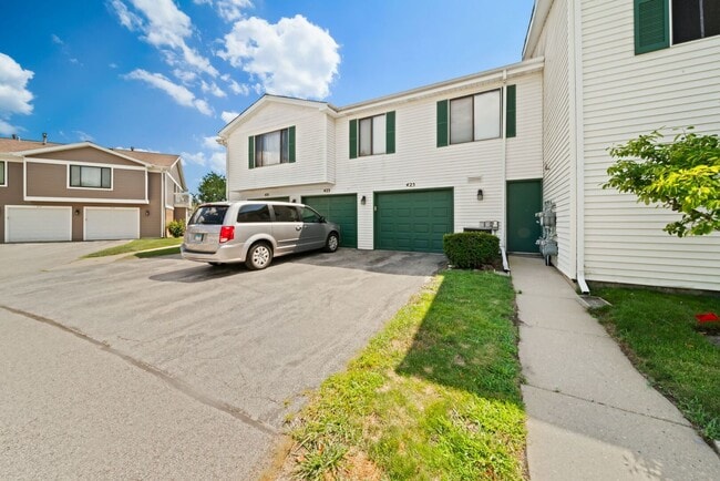 425 Harrison Ct in Vernon Hills, IL - Building Photo - Building Photo