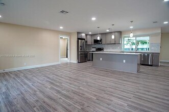 1198 W Camino Real in Boca Raton, FL - Building Photo - Building Photo