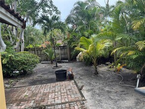 1423 Wiley St-Unit -Cottage in Hollywood, FL - Foto de edificio - Building Photo