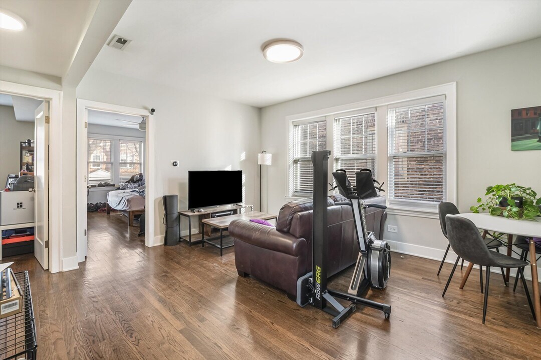 3228 N Hamlin Ave in Chicago, IL - Building Photo