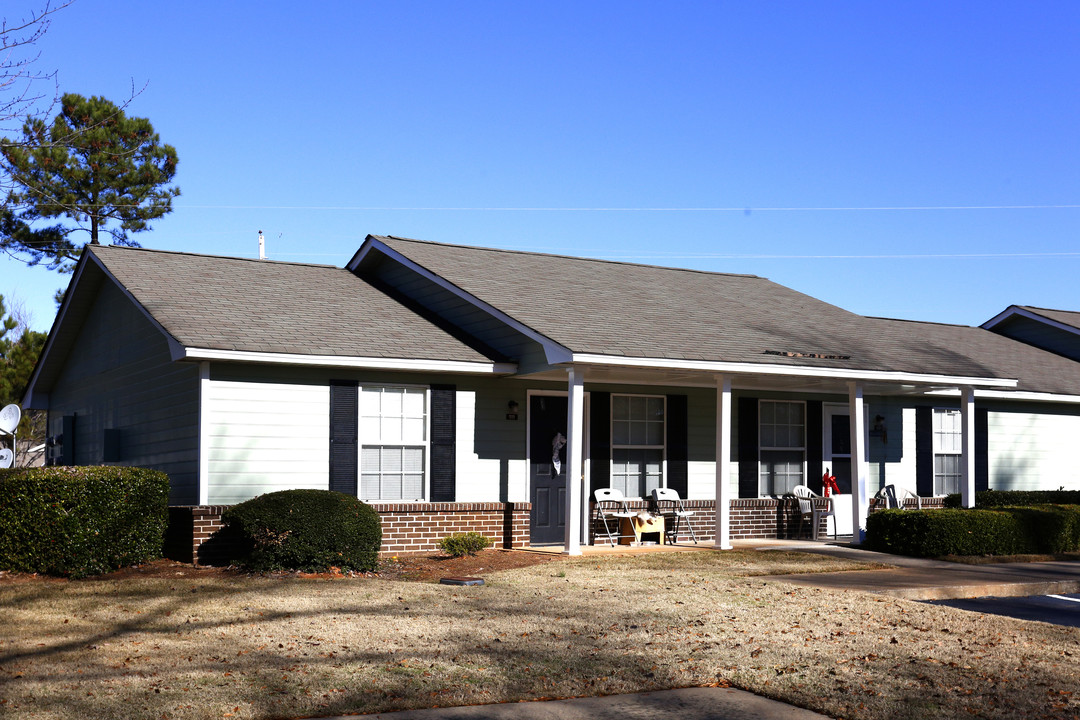 Mill Lake Apartments in Jackson, GA - Building Photo