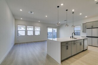 125 Silver Run Ln in Las Vegas, NV - Building Photo - Building Photo