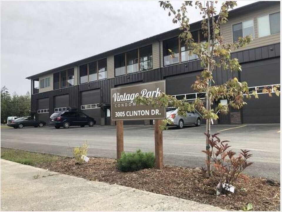 3005 Clinton Dr in Juneau, AK - Building Photo