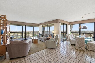 9495 Blind Pass Rd, Unit 1208 in St Pete Beach, FL - Foto de edificio - Building Photo