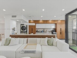 3000 Island Blvd in Aventura, FL - Building Photo - Building Photo