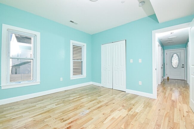 11 Oakland Ave in Everett, MA - Building Photo - Building Photo