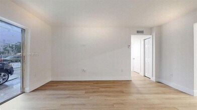 567 SW 3rd St in Miami, FL - Foto de edificio - Building Photo