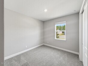 1212 Pampus Dr in Daytona Beach, FL - Foto de edificio - Building Photo