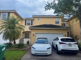 5469 NW 113th Ct in Doral, FL - Building Photo