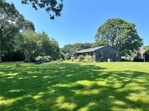 296 Moonstone Beach Rd in South Kingstown, RI - Building Photo - Building Photo