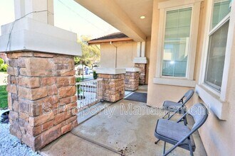 7817 Westbourne Way in Antelope, CA - Building Photo - Building Photo