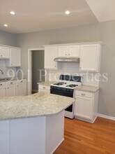 390 Fountain Lake Dr in Memphis, TN - Building Photo - Building Photo