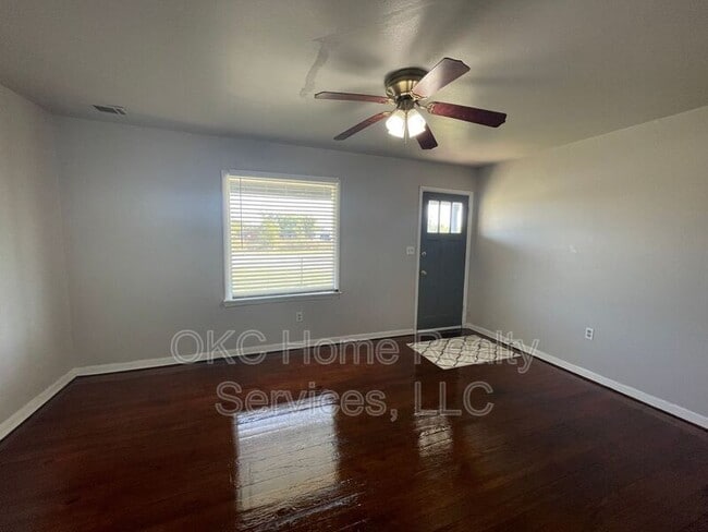 137 SE 1st St in Moore, OK - Building Photo - Building Photo