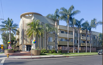 Tarzana Apartments in Tarzana, CA - Building Photo - Building Photo