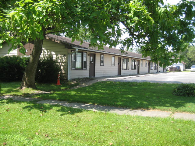 250 S Lafayette St in Cloverdale, IN - Building Photo