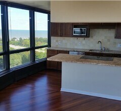 5415 N Sheridan Rd, Unit 1711 in Chicago, IL - Building Photo - Building Photo