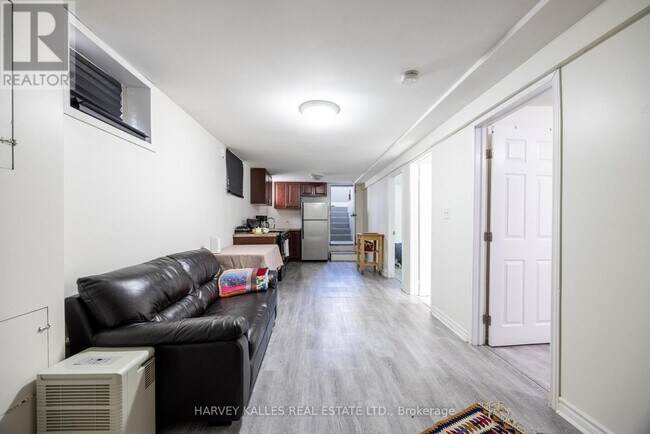 210 Gowan Ave in Toronto, ON - Building Photo - Building Photo