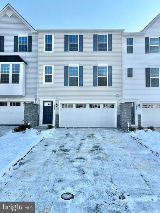 2113 Rivers Dr in Newark, DE - Building Photo