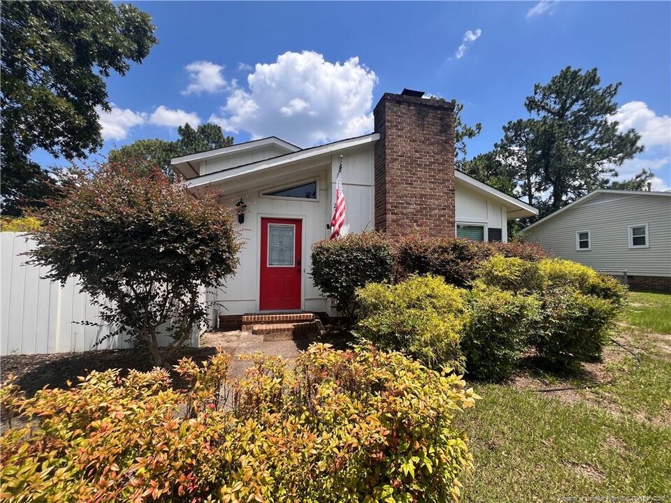 2105 Hollyridge Pl in Fayetteville, NC - Building Photo