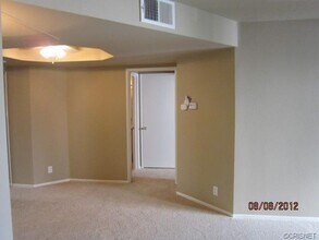 20253 Keswick St, Unit 226 in Winnetka, CA - Foto de edificio - Building Photo