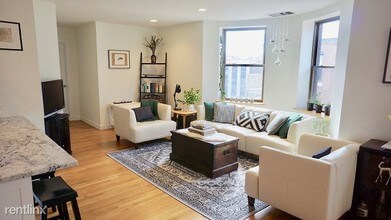 90 Gainsborough St-Unit -Unit 405E in Boston, MA - Building Photo - Building Photo