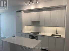36 Elm Dr W in Mississauga, ON - Building Photo