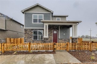 847 Quatar St in Aurora, CO - Building Photo