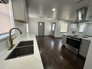 5850 Paisley St in Houston, TX - Building Photo - Building Photo