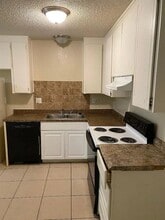 8729 Kelley Dr in Stockton, CA - Foto de edificio - Building Photo