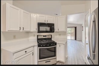 10354 Spider Rock Ave in Las Vegas, NV - Building Photo - Building Photo