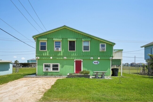 4211 San Jacinto Dr in Galveston, TX - Building Photo - Building Photo