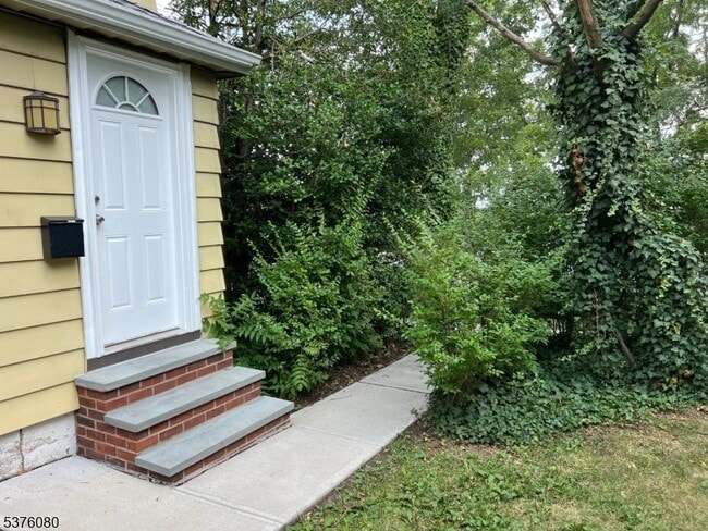 420 Lakeview Ave in Clifton, NJ - Building Photo - Building Photo