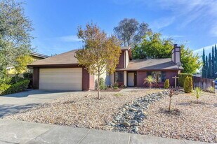 1950 Klamath River Dr in Rancho Cordova, CA - Building Photo