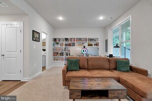 7203 Mountaineer Dr in Alexandria, VA - Building Photo