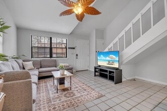 1816 Jackson Bluff Rd in Tallahassee, FL - Building Photo - Building Photo