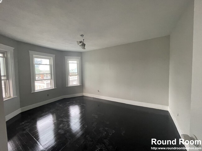 429 Medford St, Unit ##1-2 in Somerville, MA - Foto de edificio - Building Photo