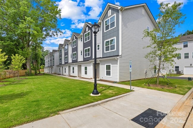 4126 Salient St in Charlotte, NC - Building Photo - Building Photo