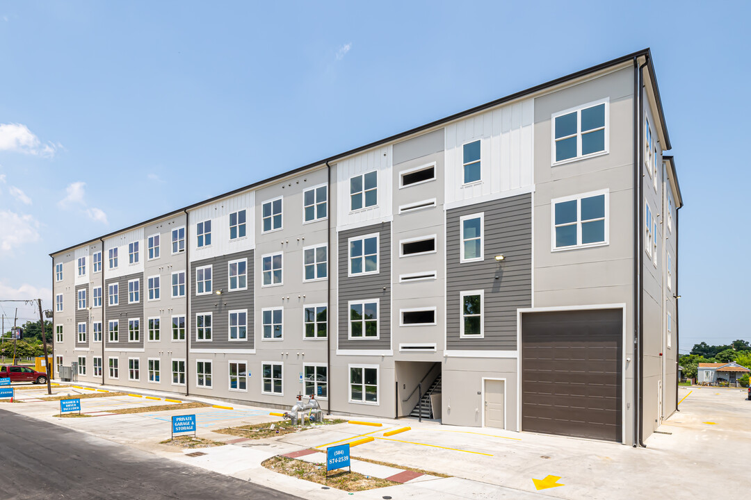 Apartments at Andover in Jefferson, LA - Building Photo