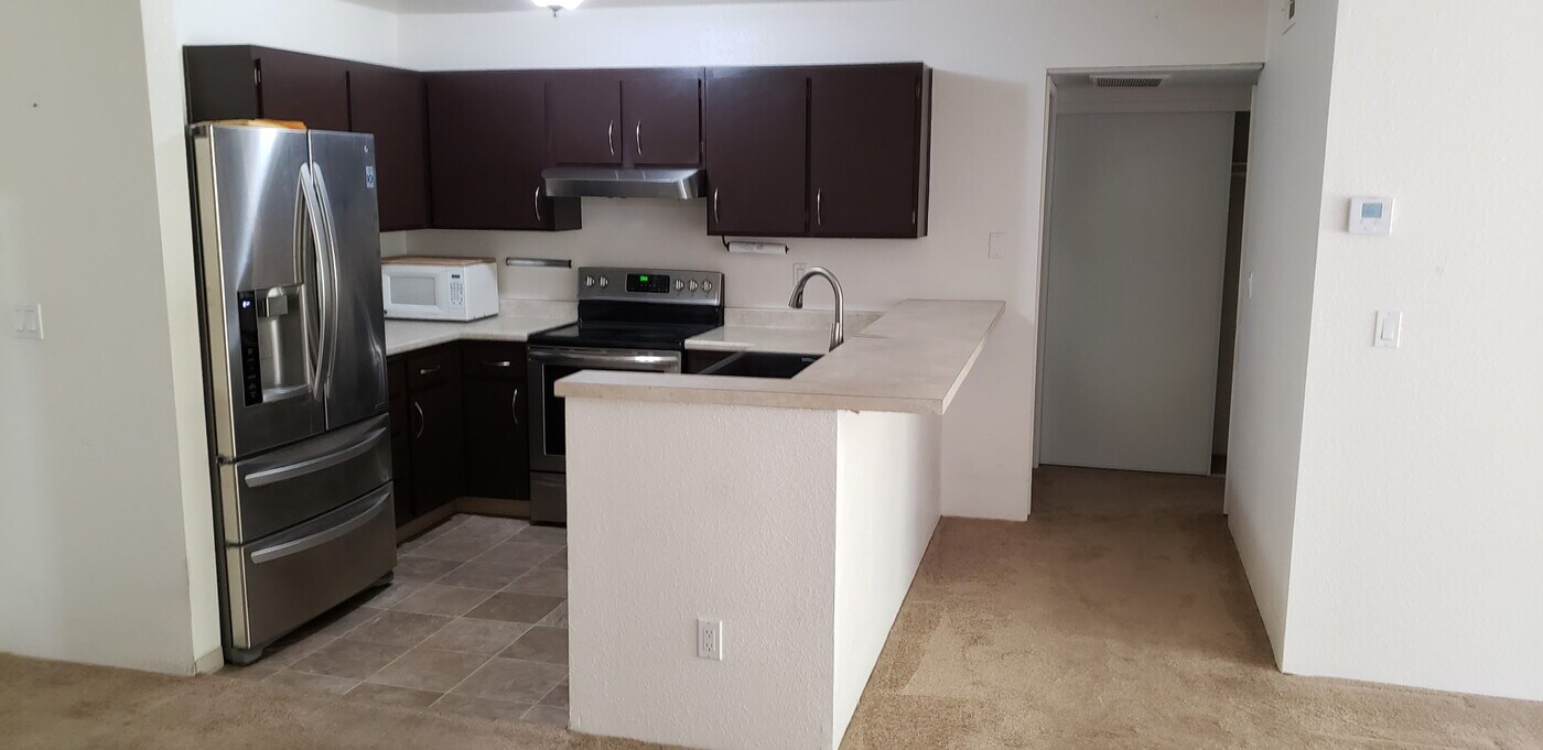 6255 Rancho Mission Rd, Unit 218 in San Diego, CA - Foto de edificio