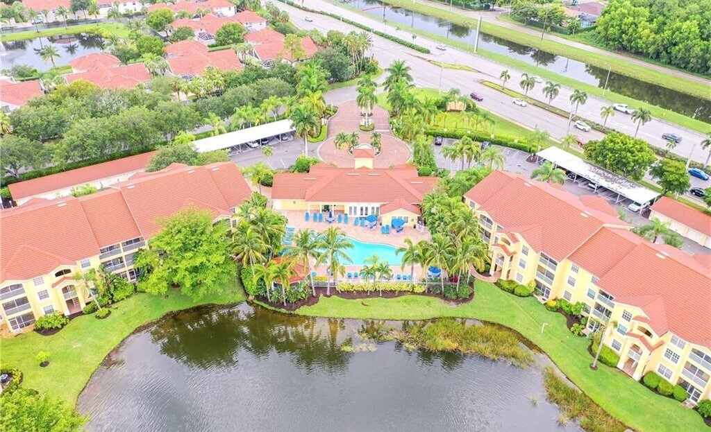 4635 Saint Croix Ln, Unit 1215 in Naples, FL - Building Photo