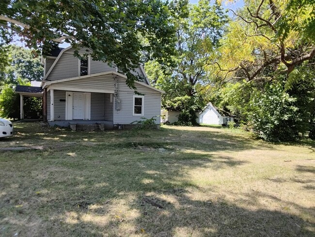 1607 W Nichols St in Springfield, MO - Building Photo - Building Photo