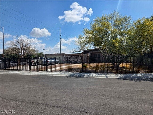 3314 Arapaho Cir in Las Vegas, NV - Building Photo - Building Photo