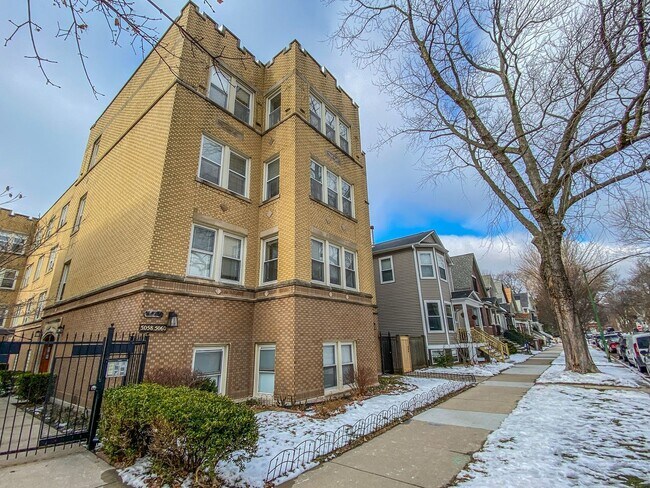 5058 N Claremont Ave in Chicago, IL - Building Photo - Building Photo